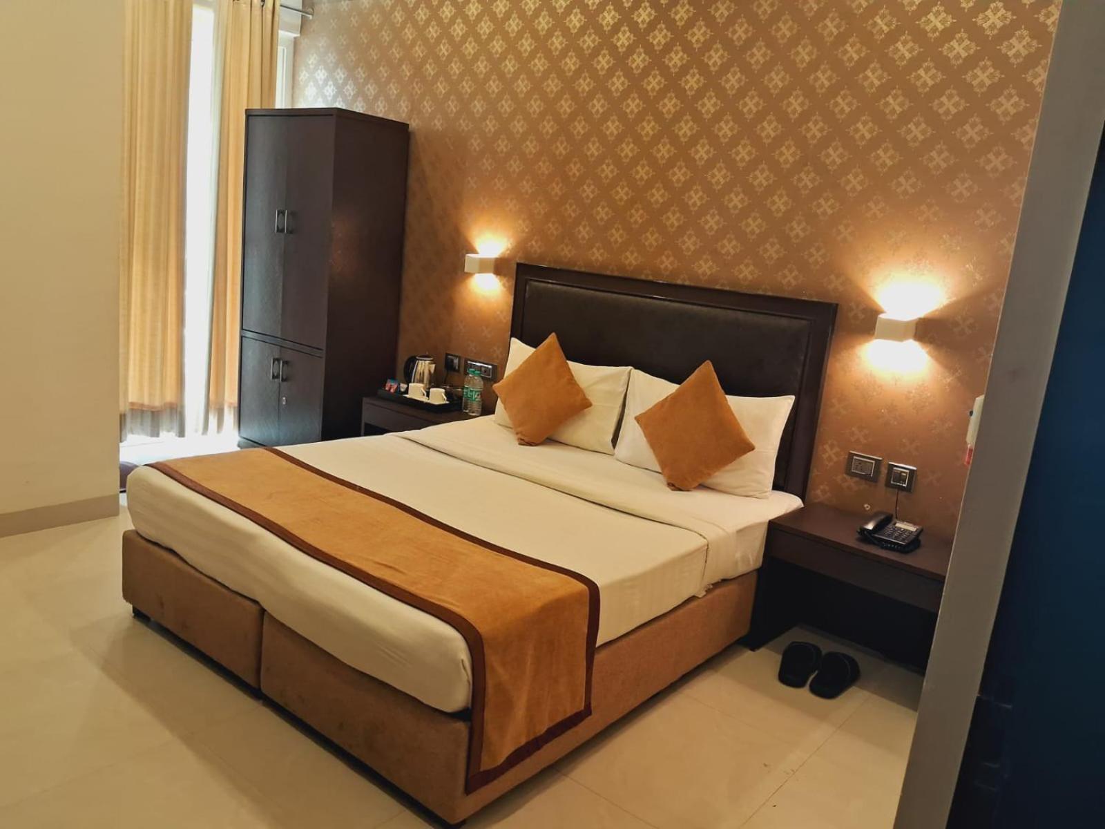 Anand Bhawan Hotel 3*